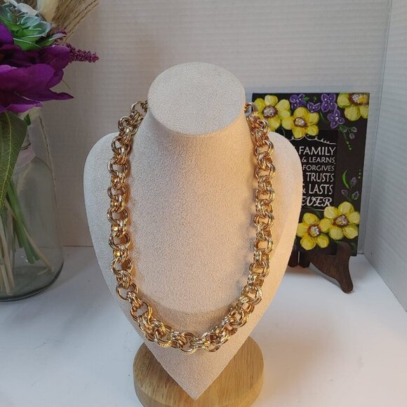 Gorgeous Gold Tone Triple Link Chain Necklace - Picture 4 of 7